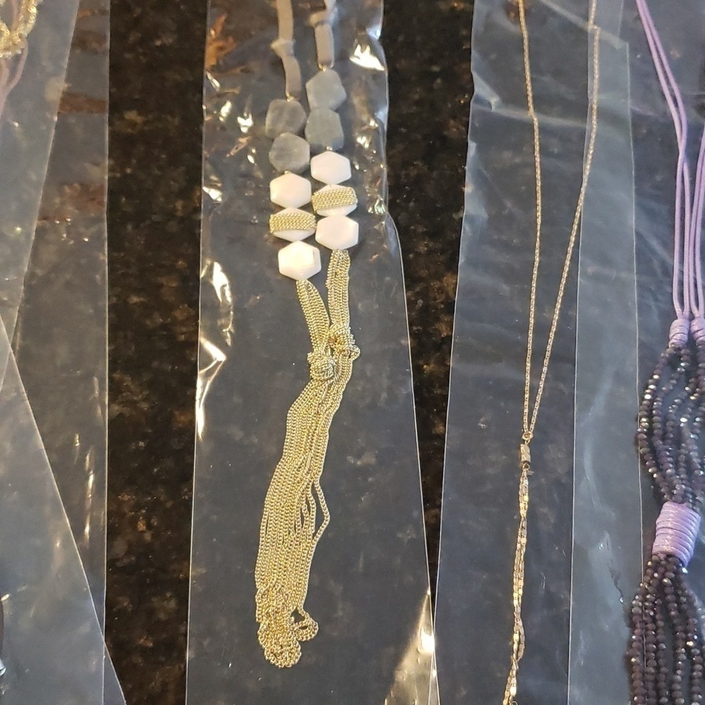 Lot of 20 NWT Long Necklaces, some with earrings. - Picture 7 of 9